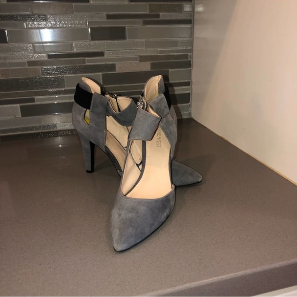 Brand new Nine West Gray Suede Beesley Pointed Toe Heel NWOT size 9 4” high - Picture 4 of 5